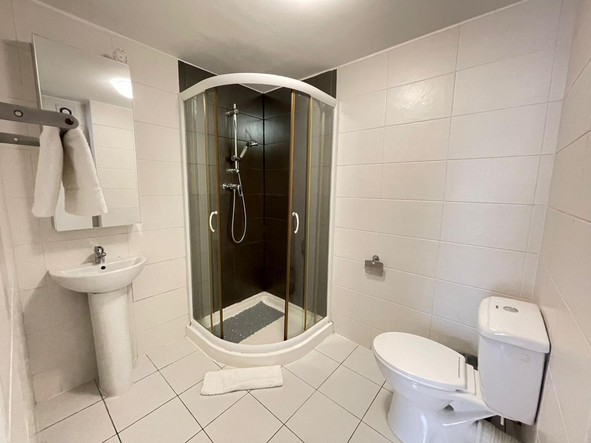 Captivating 1-Bed Apartment In Лондон Екстериор снимка