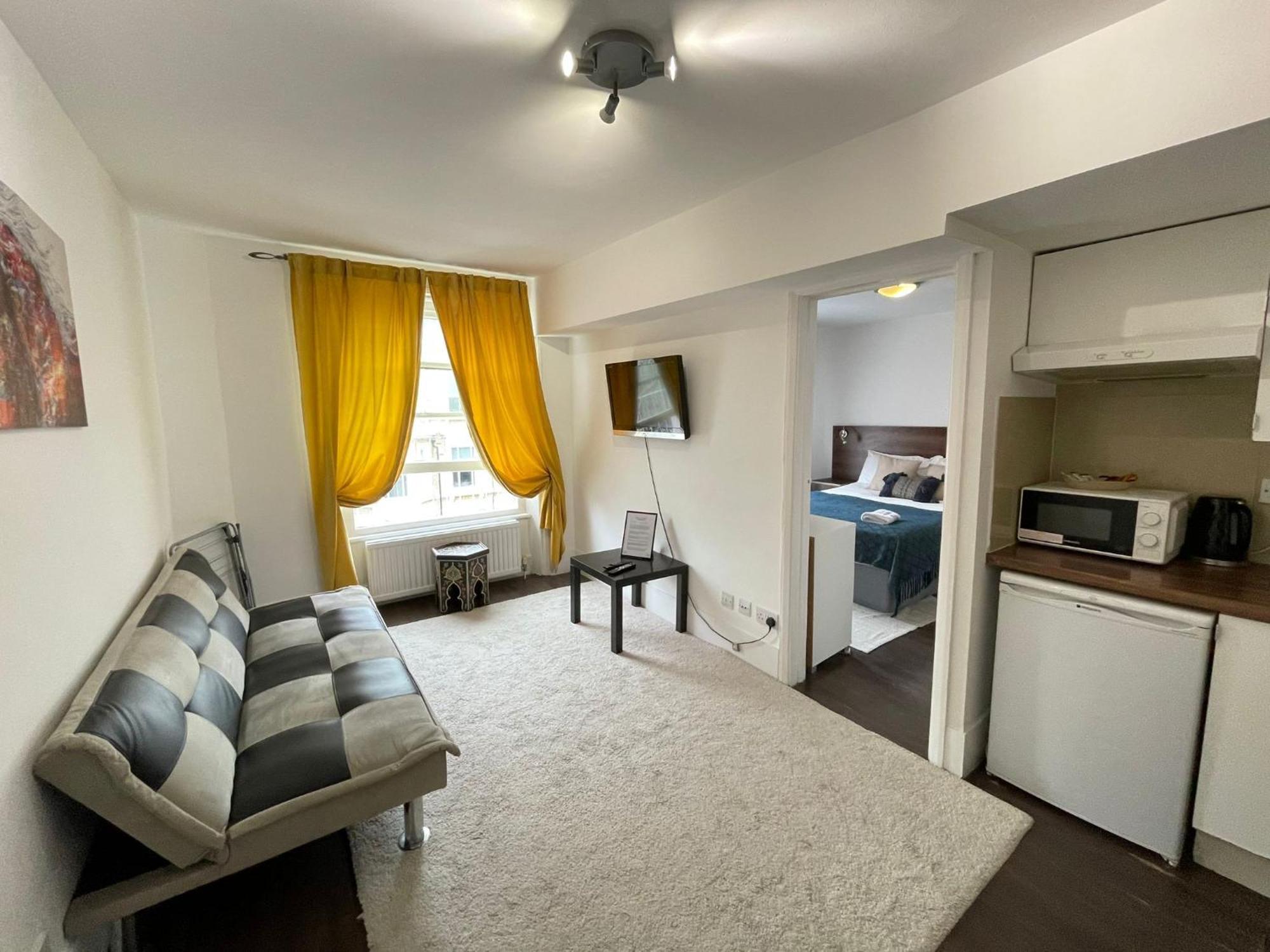 Captivating 1-Bed Apartment In Лондон Екстериор снимка
