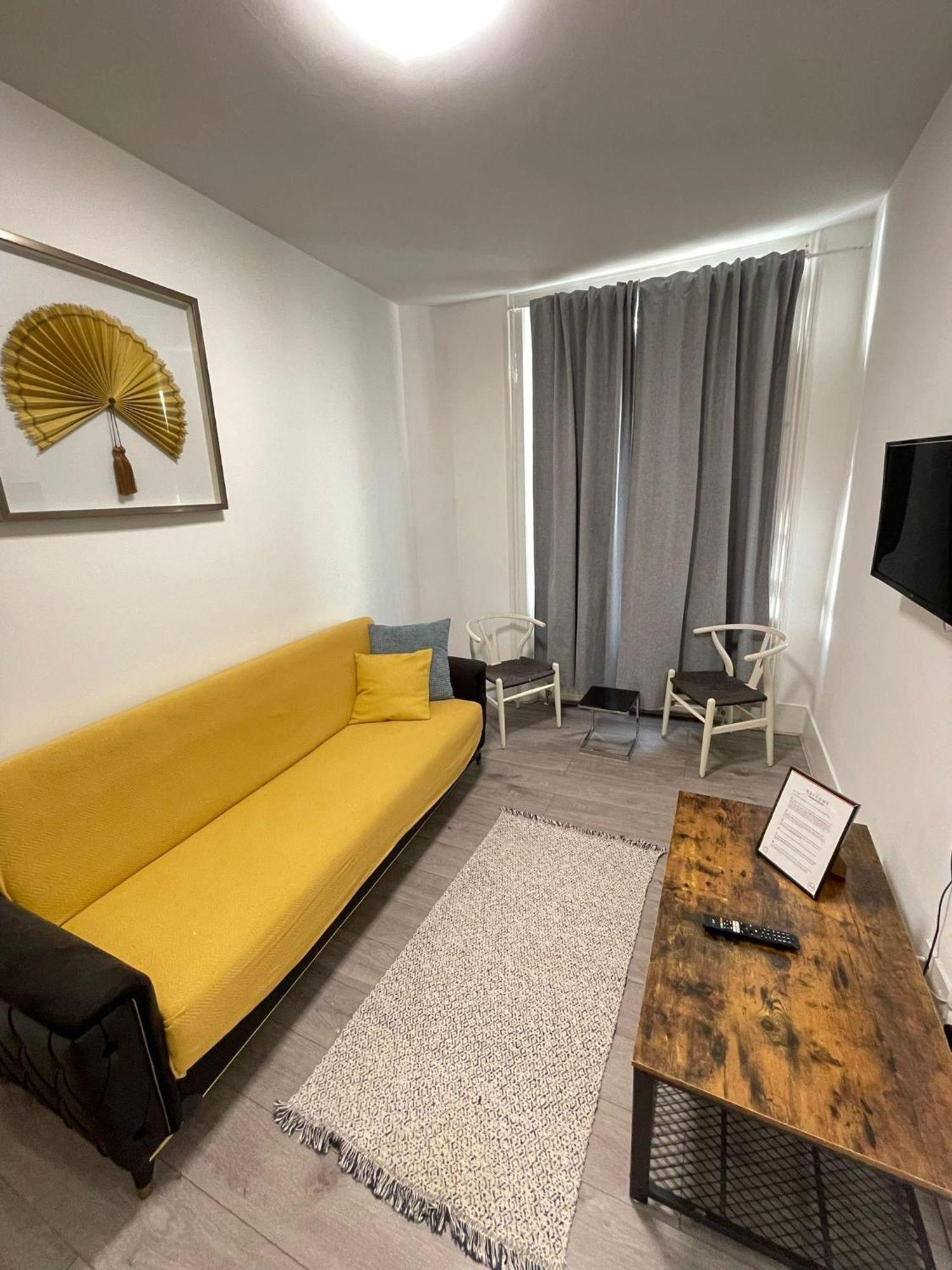 Captivating 1-Bed Apartment In Лондон Екстериор снимка